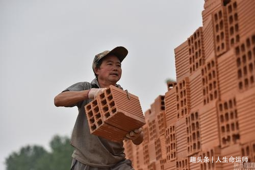 什么样八字的人容易靠体力工作赚钱？