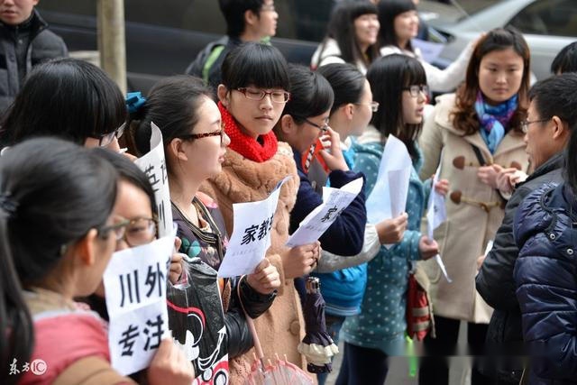 女子为救姐姐与陌生人成婚，算命先生却说：以后会很幸福